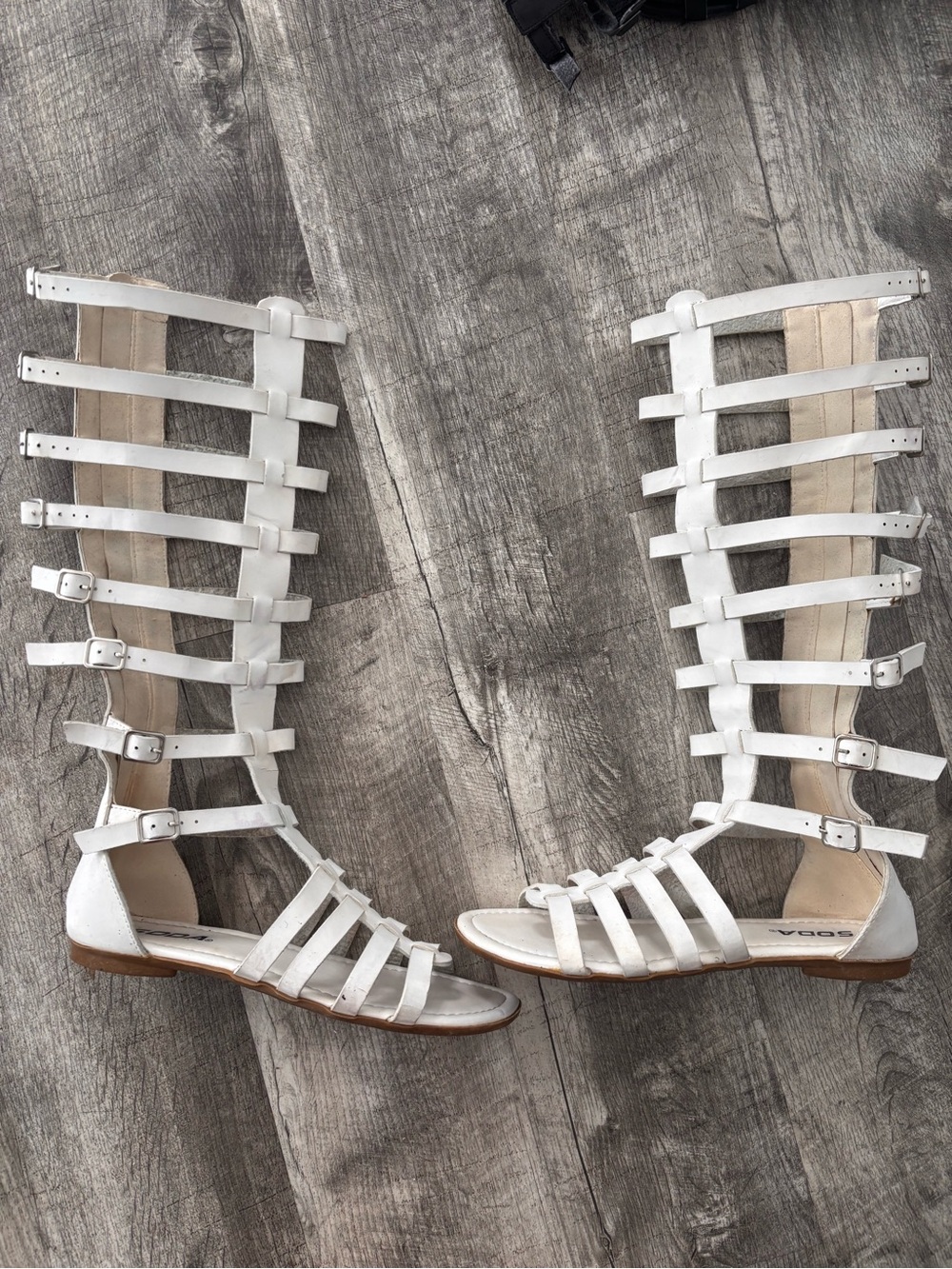 Soda White Gladiator Knee-High Strappy Sandals- women’s size 8